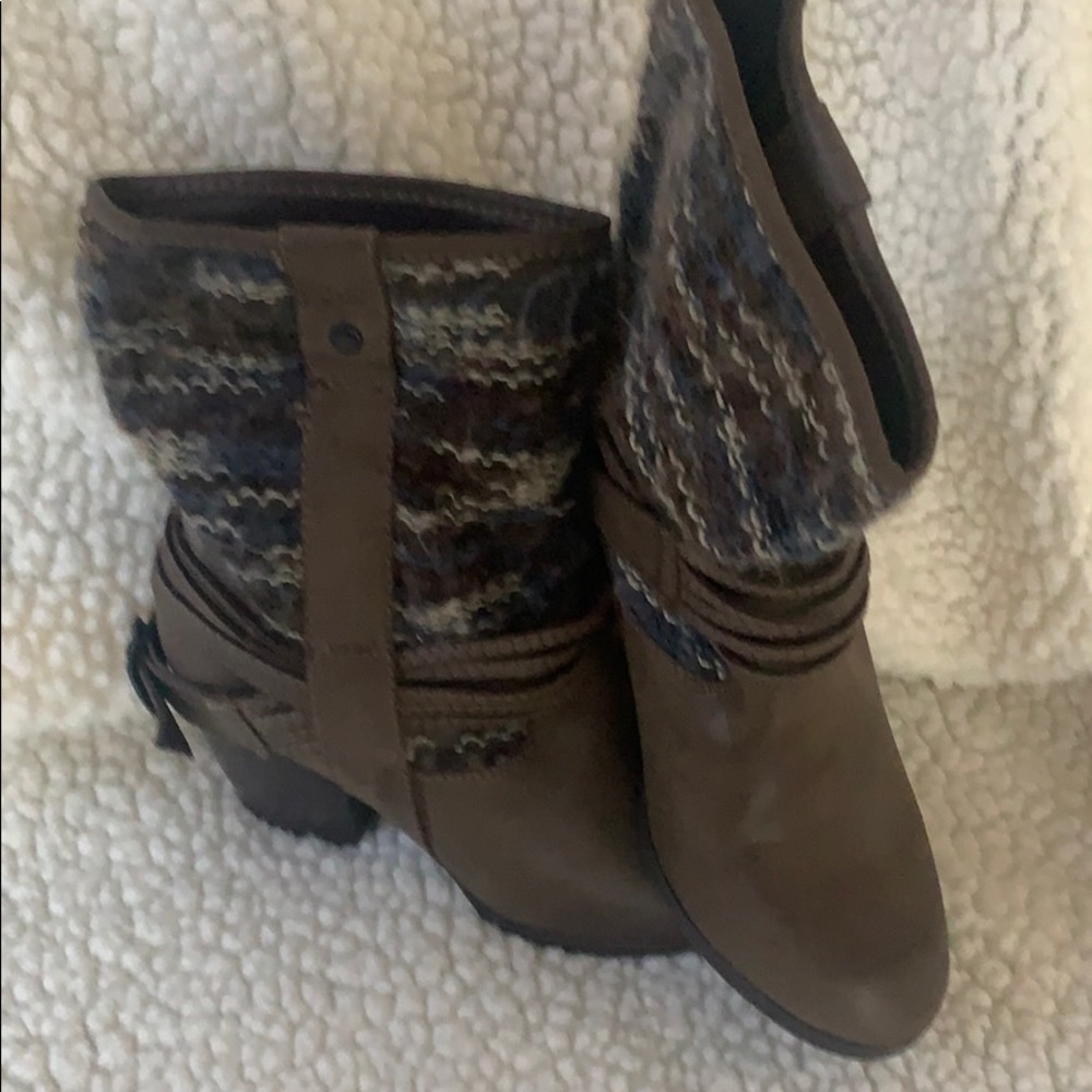 Cute fashion boots.